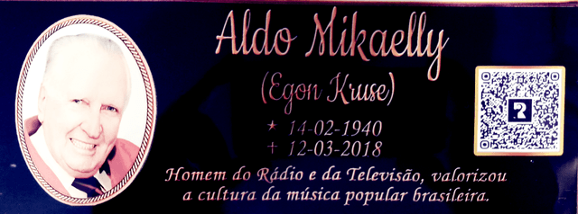 Totem com QR Code de um memorial Recordar
